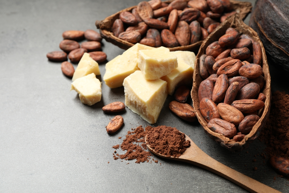 Close-up of Carla chocolate breaking